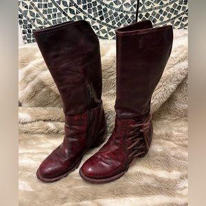 Freebird Castle size 9 Wine color